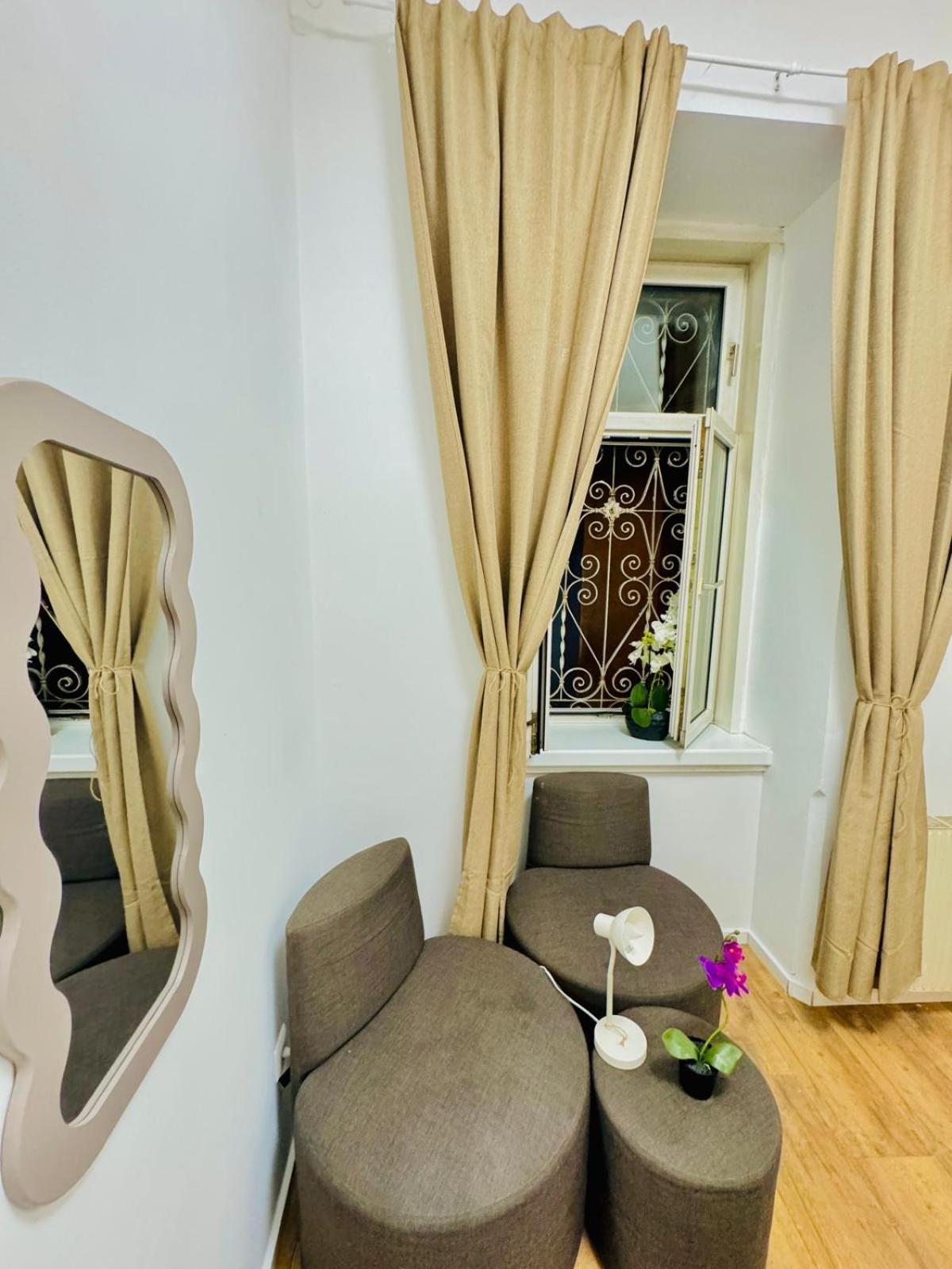 Cozy 9br Shared Apartment, Only 12min Walk To Augarten Apartment *