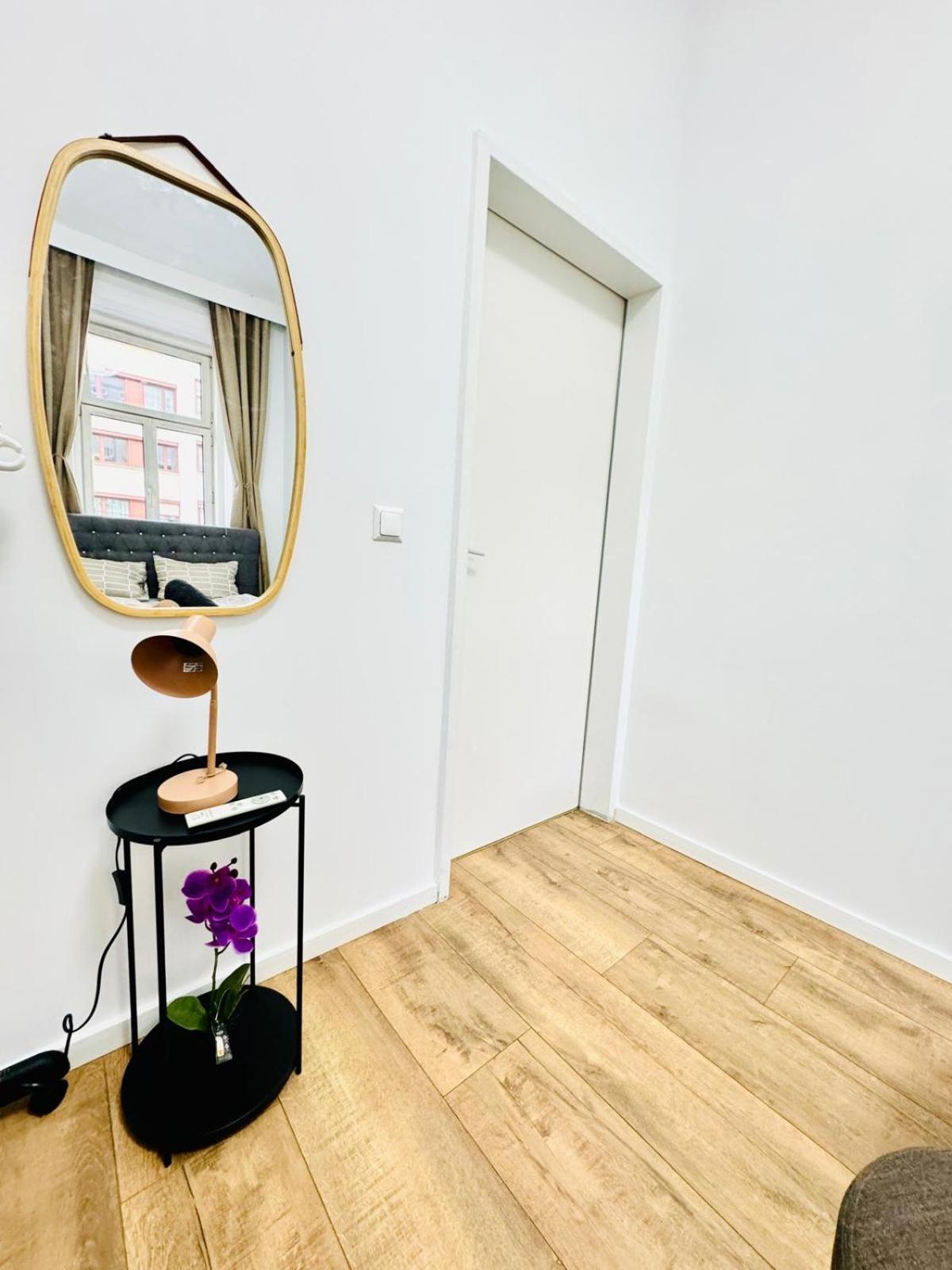 Cozy 9br Shared Apartment, Only 12min Walk To Augarten Apartment