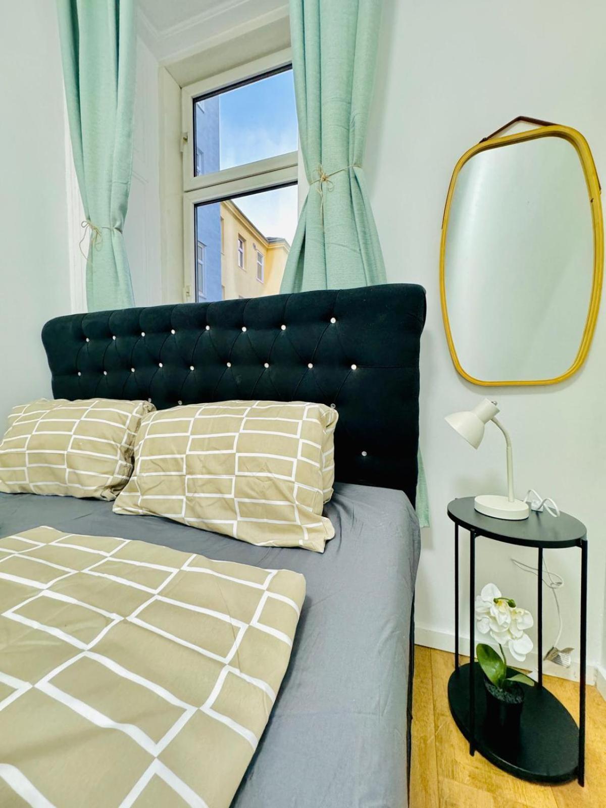 Cozy 9br Shared Apartment, Only 12min Walk To Augarten Apartment *