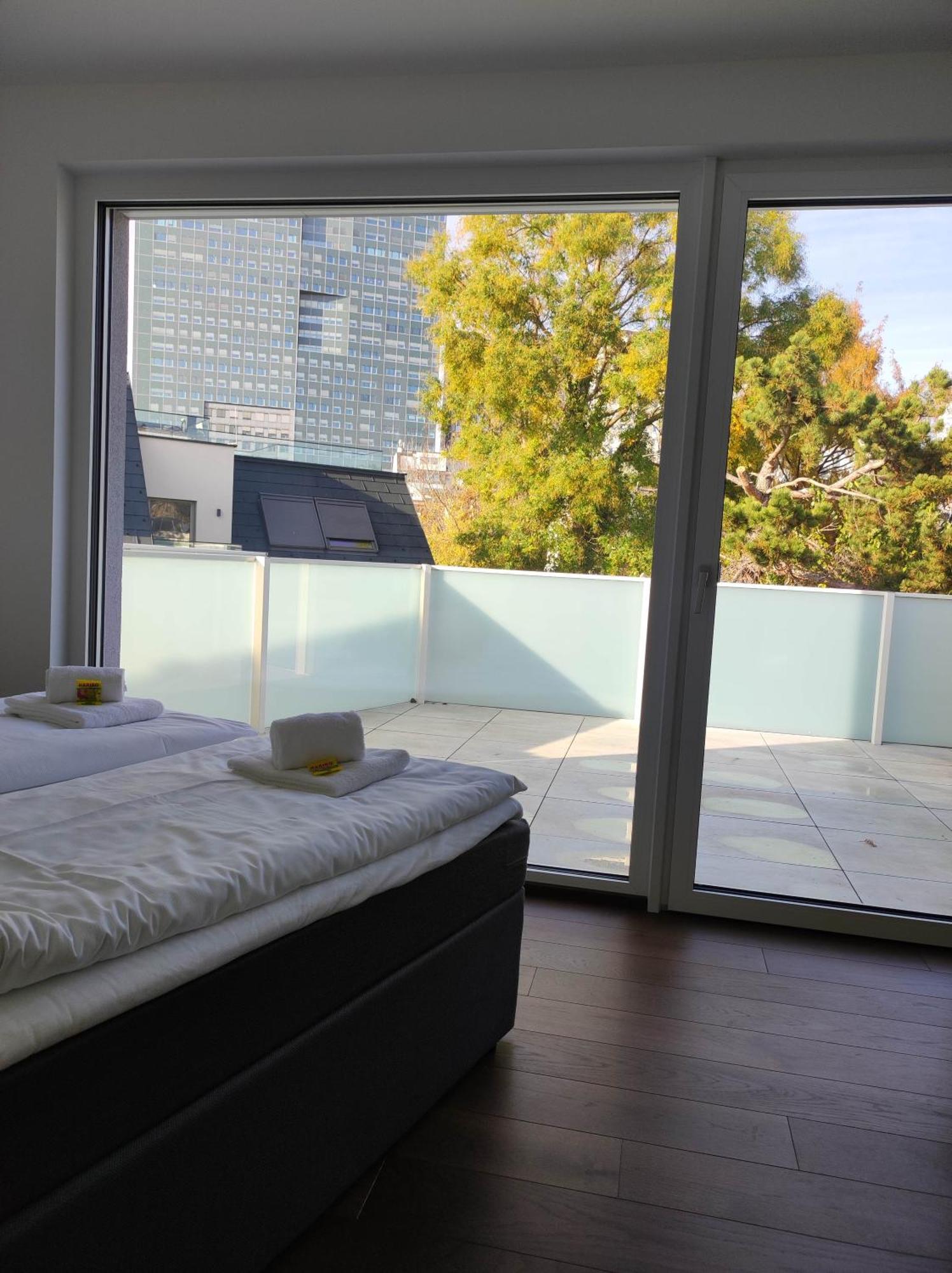 Luxus Penthouse Gegenueber International Centre Und Kaiserwasser