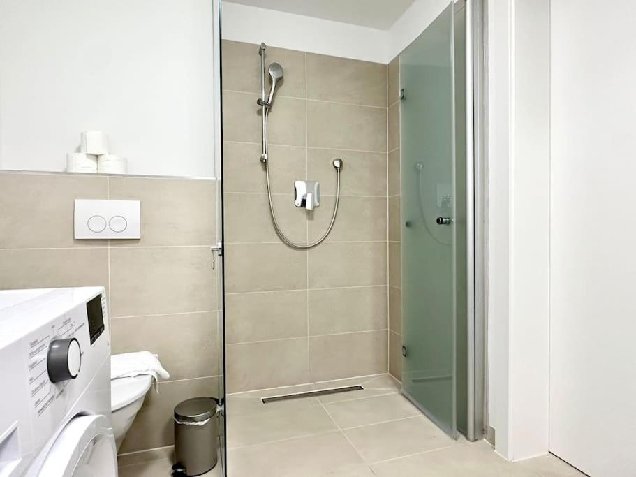 Apartment Free Parking I Big Balcony I Naehe Schoenbrunn Vienna