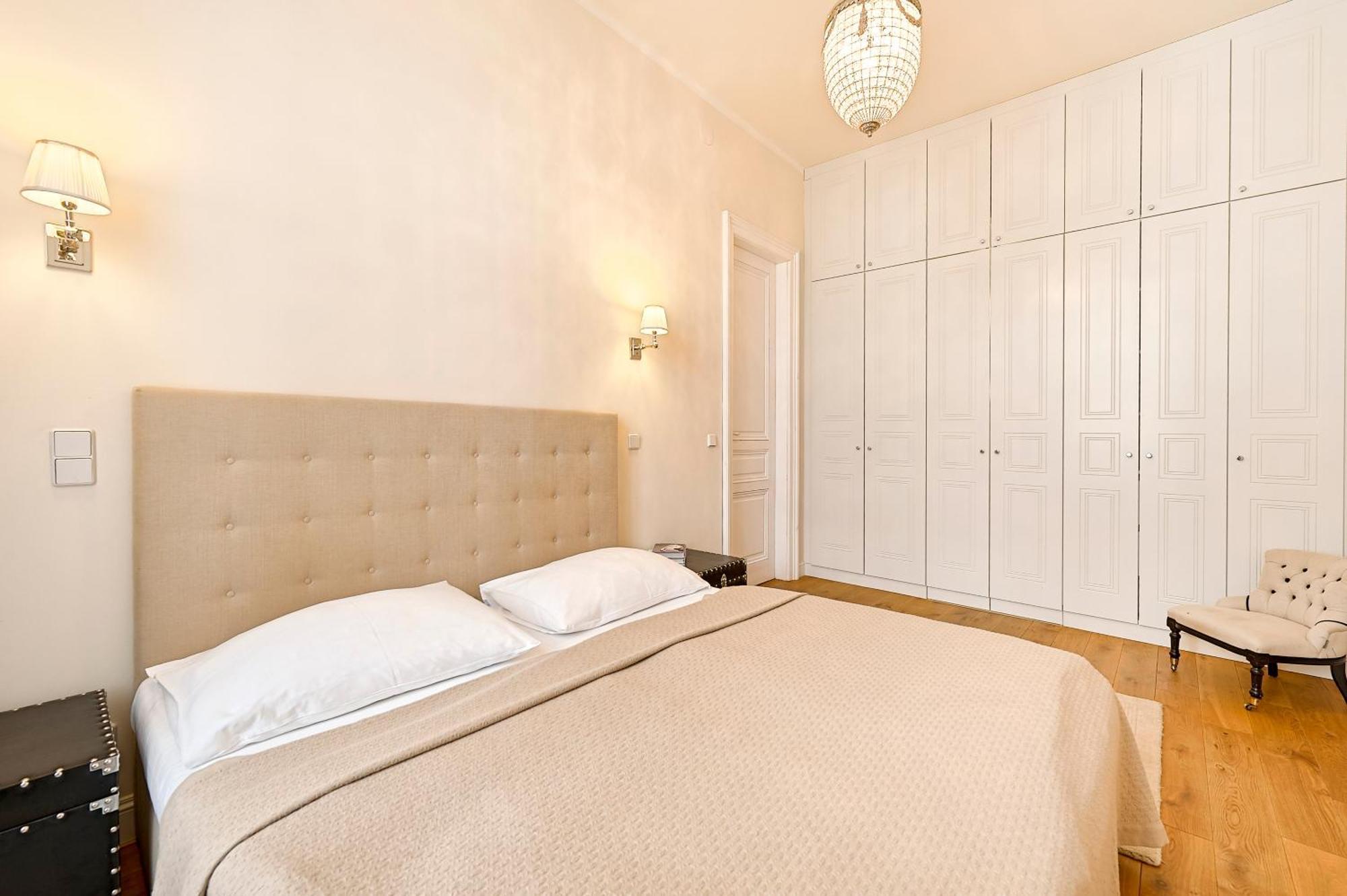 Apartment 6 *