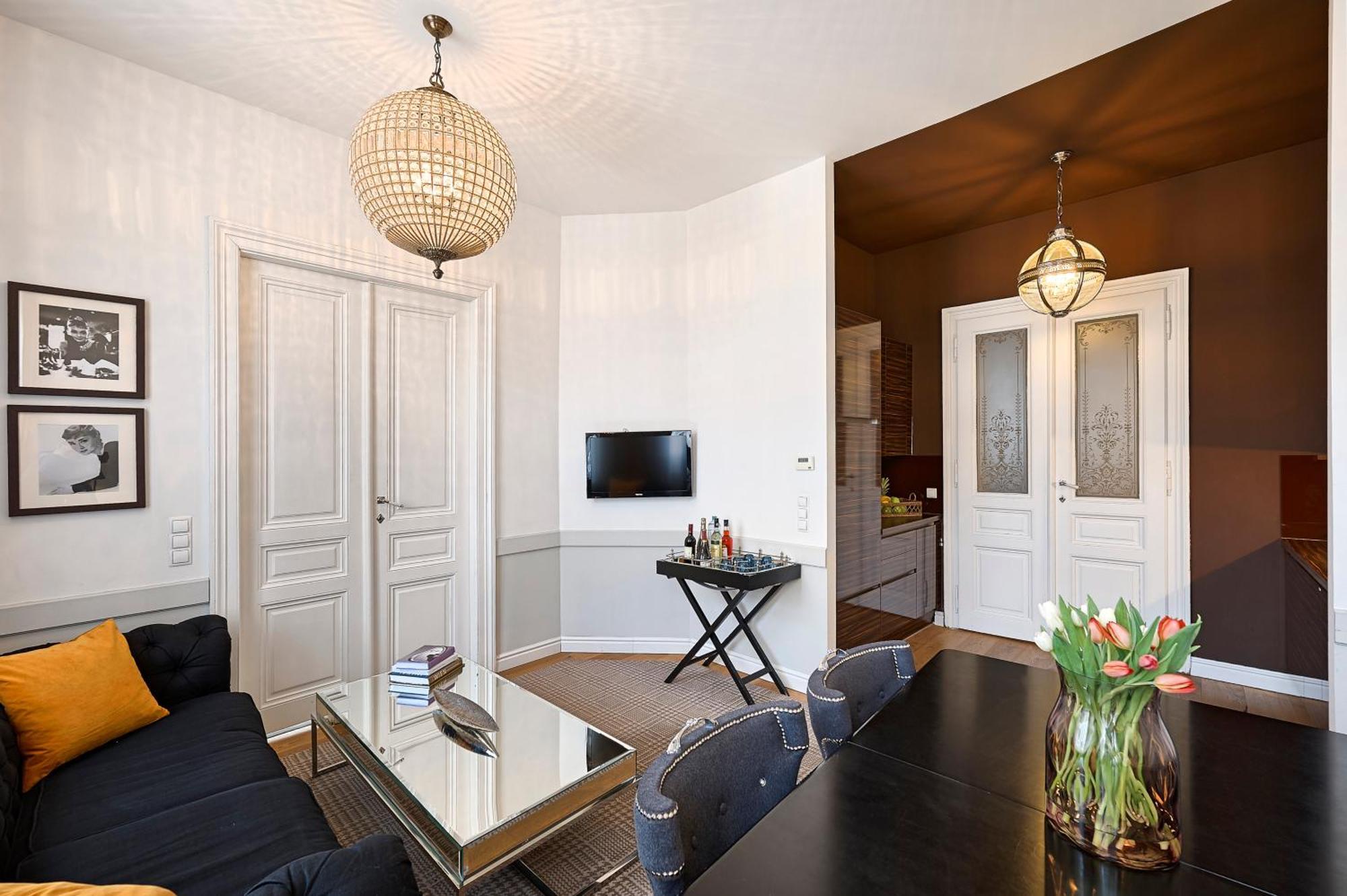 6 Apartment *