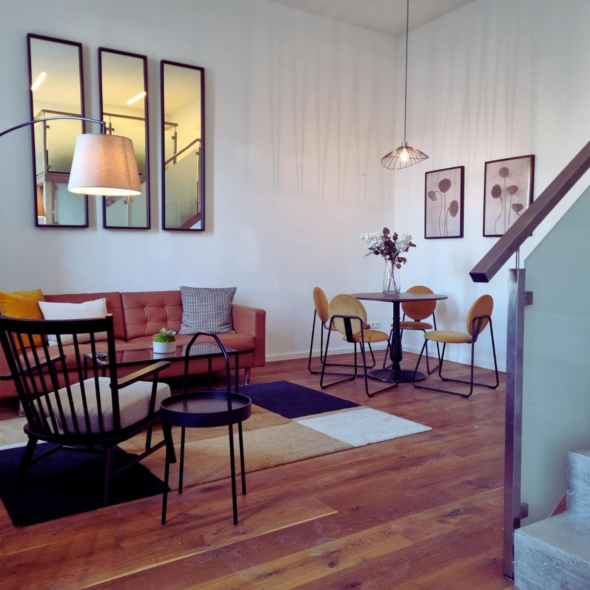 West Center Apartment *