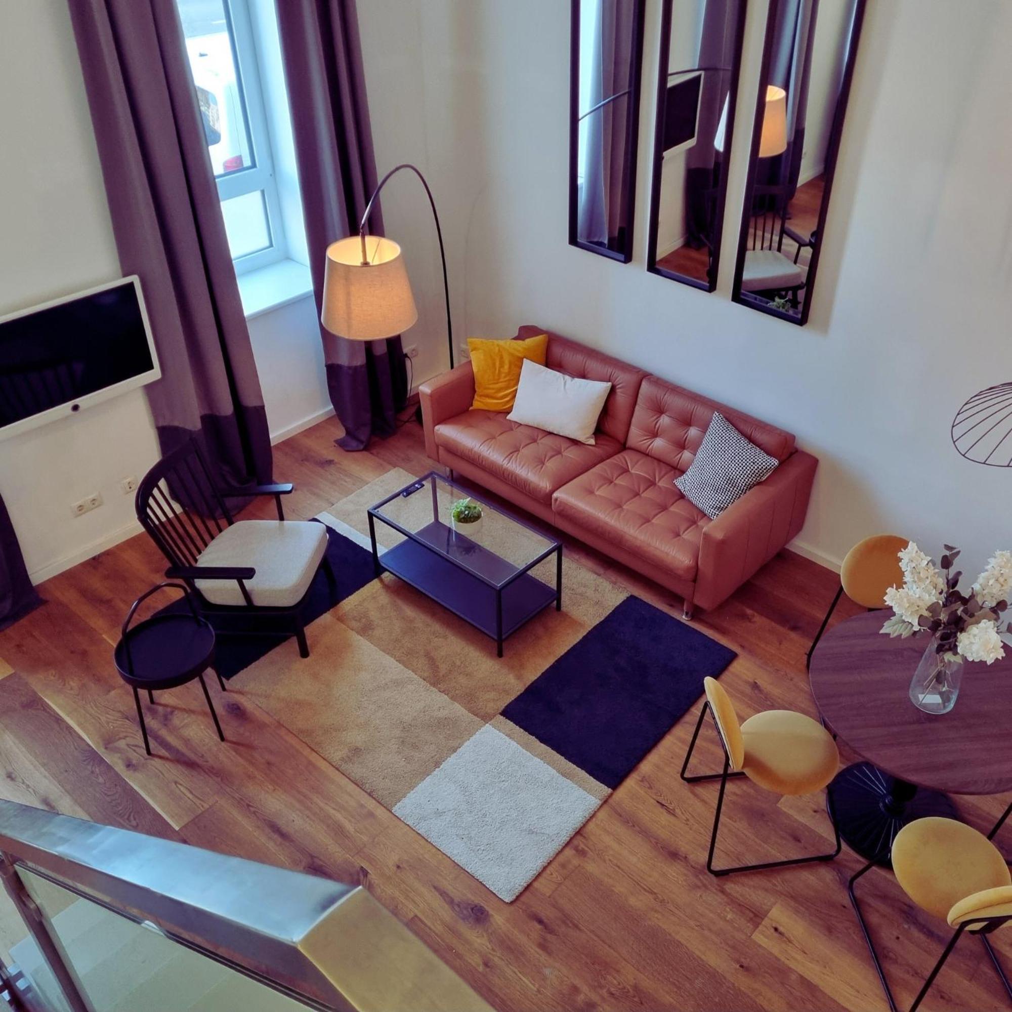 West Center Apartment *