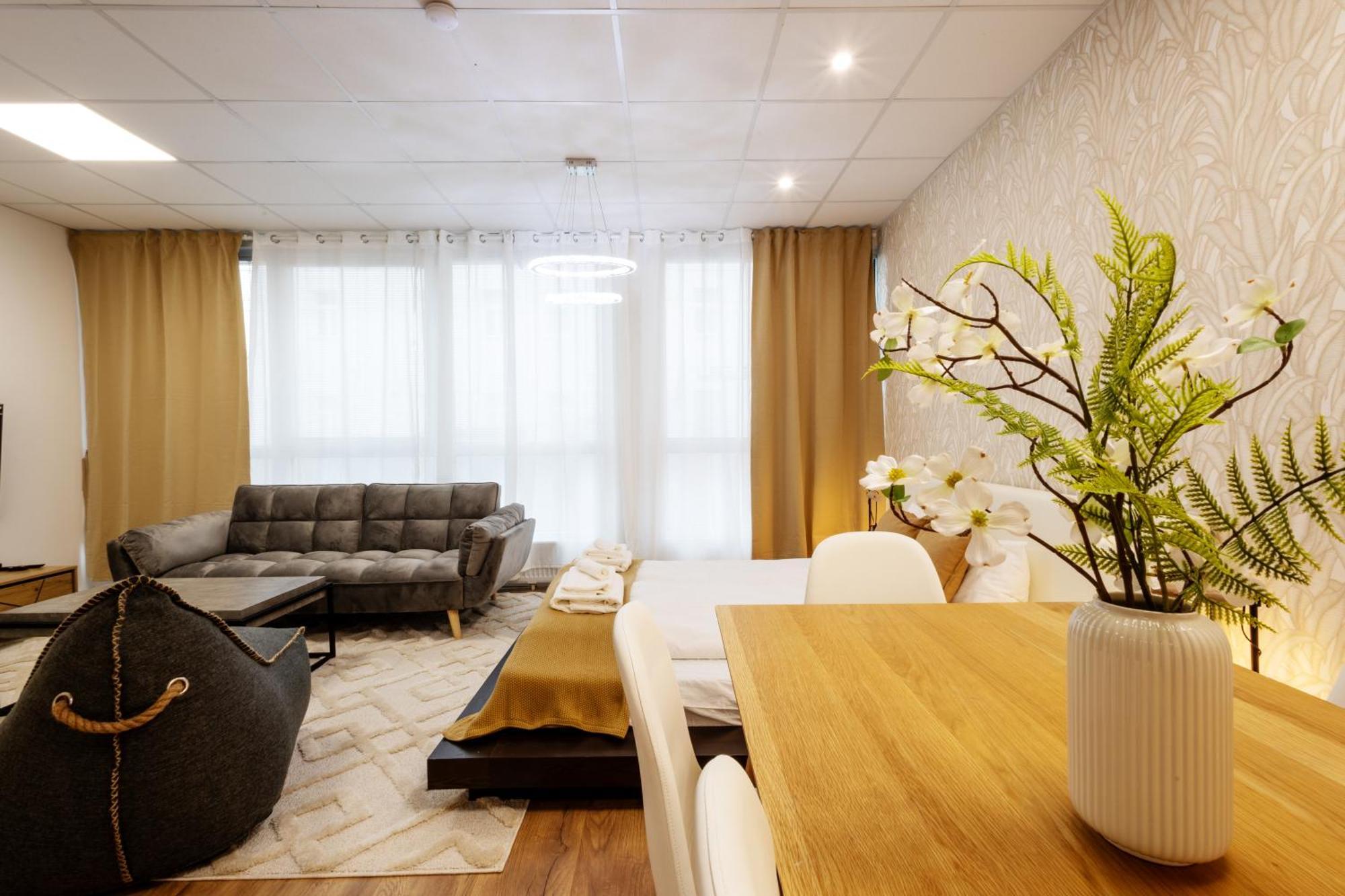 4 You- Familyroom Vienna