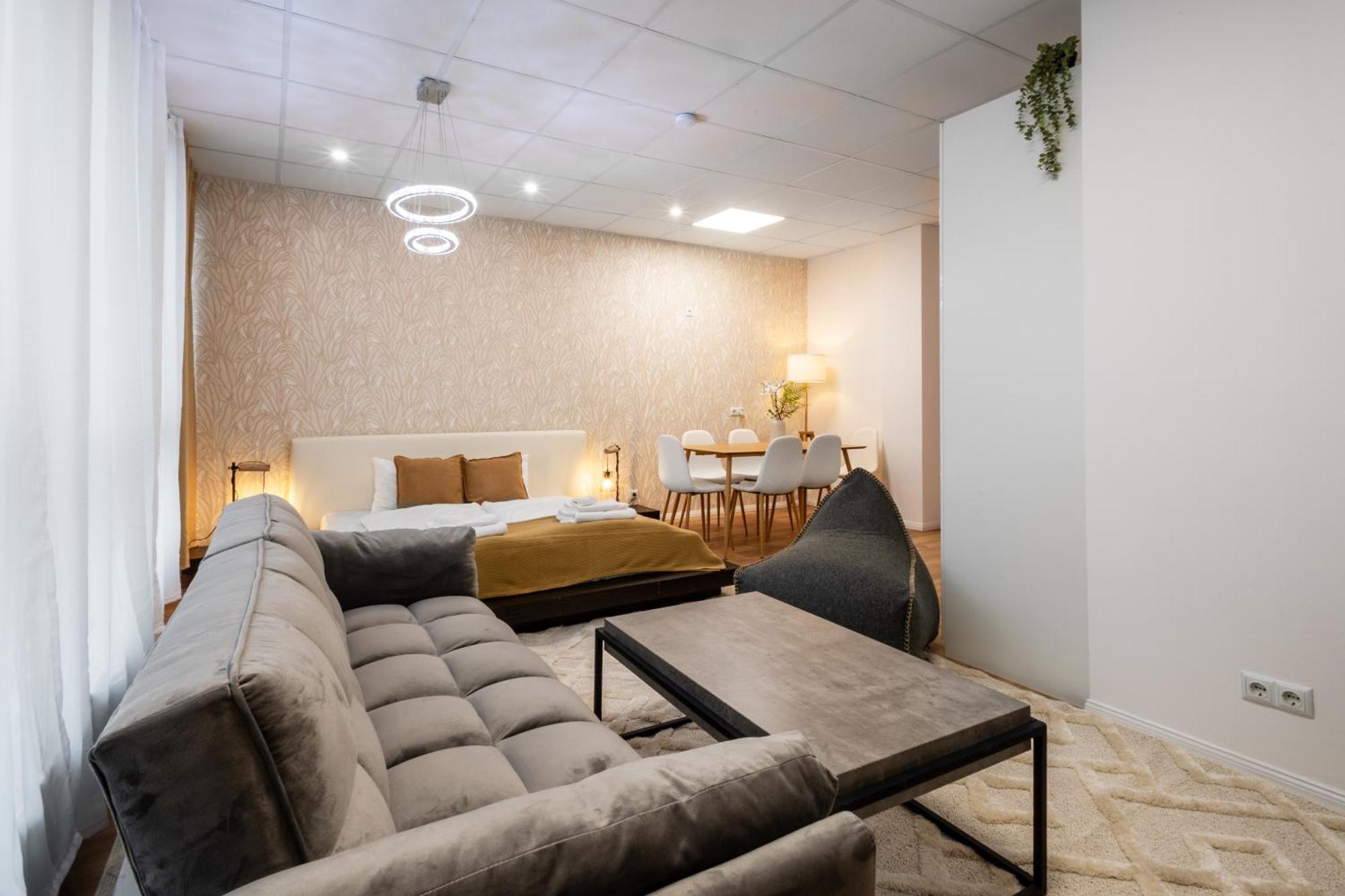 4 You- Familyroom * Vienna