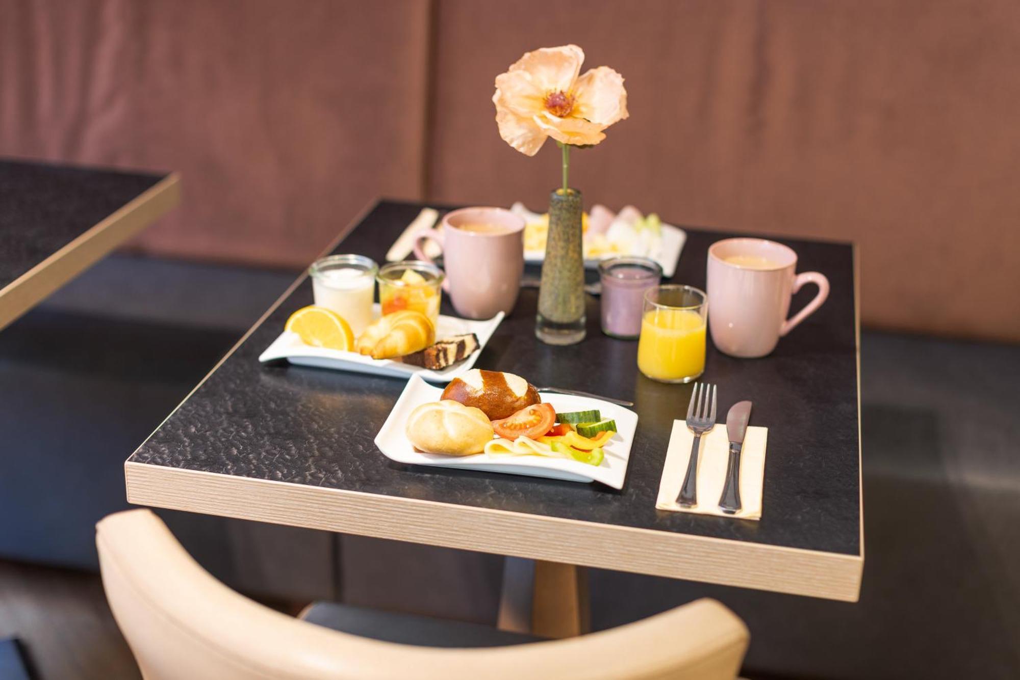 Leonardo Westbahnhof 4*