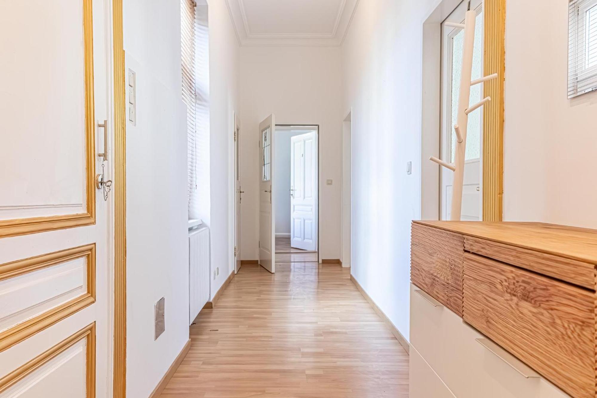 Convenient 3-br Shared Apt, 15 Min To Landstrasse Hub Apartment