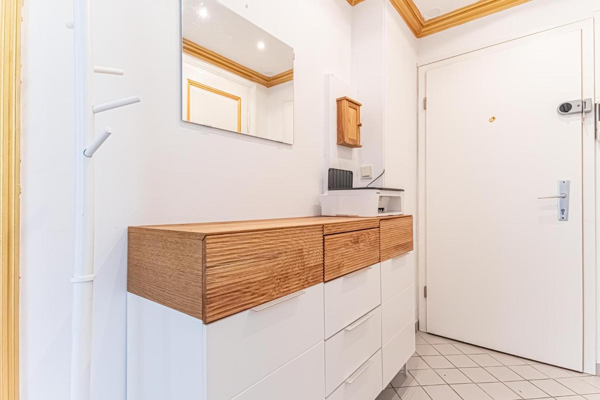 Apartment Convenient 3-br Shared Apt, 15 Min To Landstrasse Hub Vienna