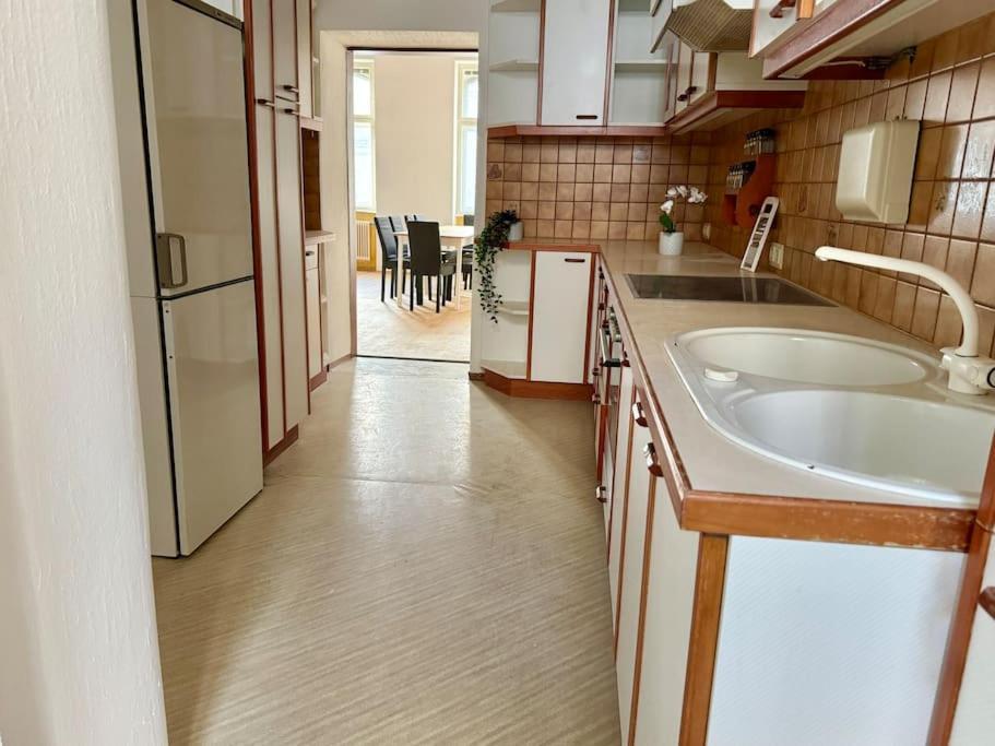110 M2 Sunny & Long Term - Free Parking Apartment