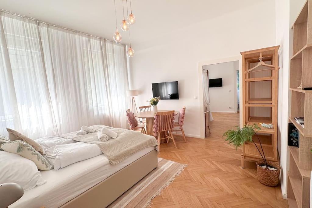 Comfortable 2 Bedroom * Vienna