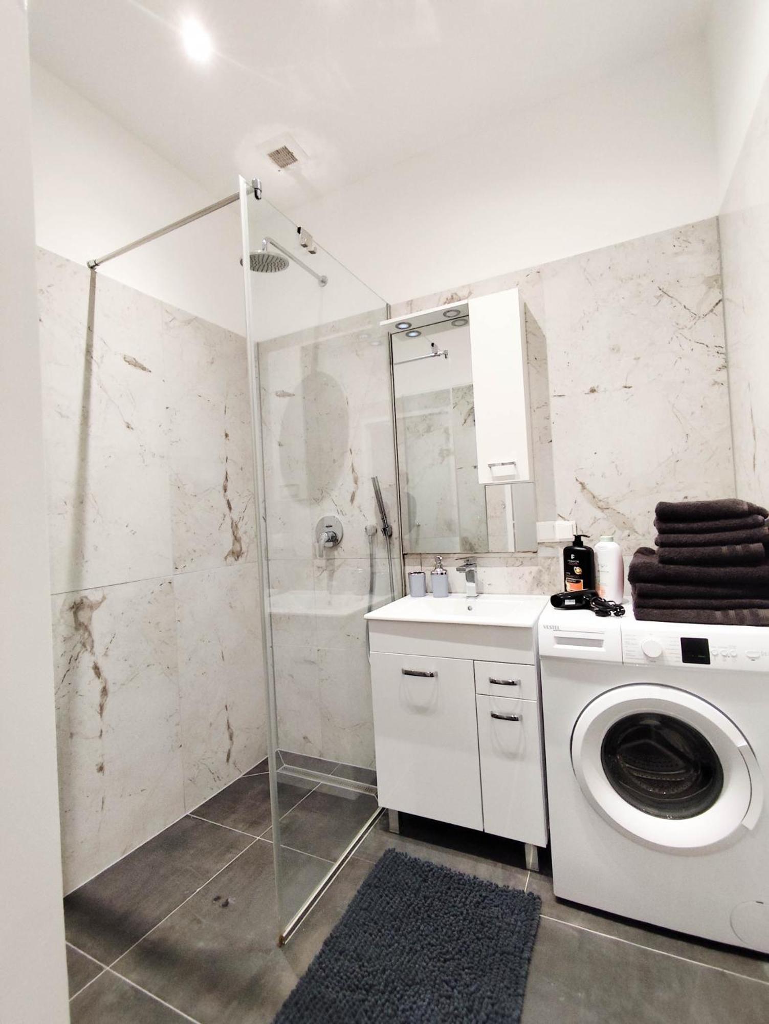 Cozy In Location With Free Parking Appartamento