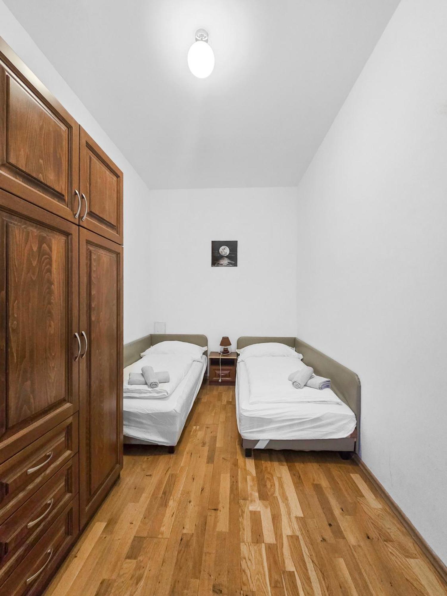 Two-bedroom Balcony Retreat For 4 Near Millennium Tower Wien