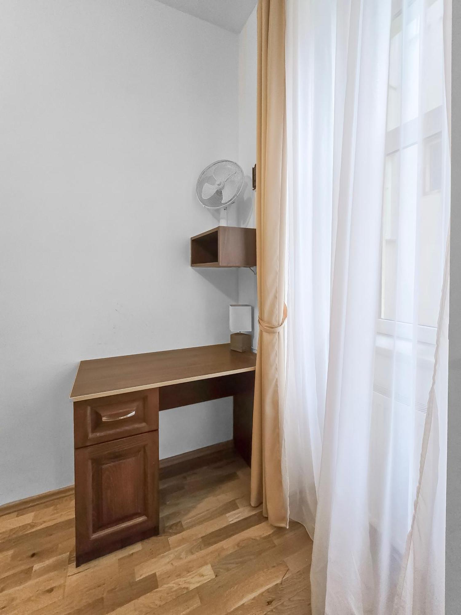 Two-bedroom Balcony Retreat For 4 Near Millennium Tower Apartment *