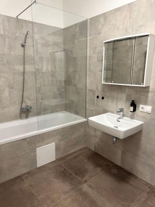Apartment Modernes In Karlsplatz Naehe 15 Vienna