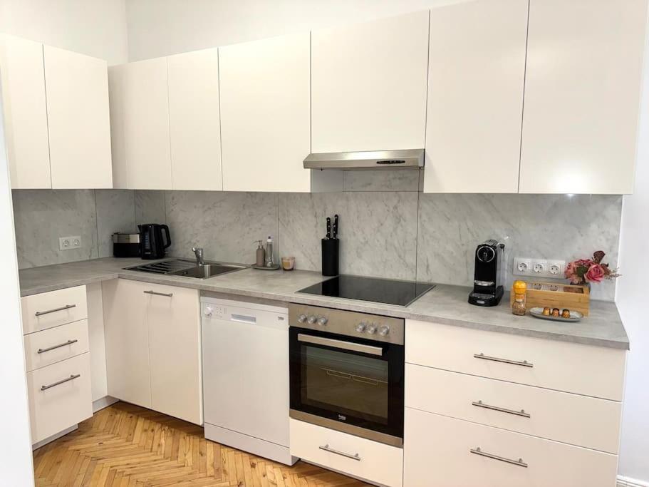 Modernes In Karlsplatz Naehe 15 * Vienna