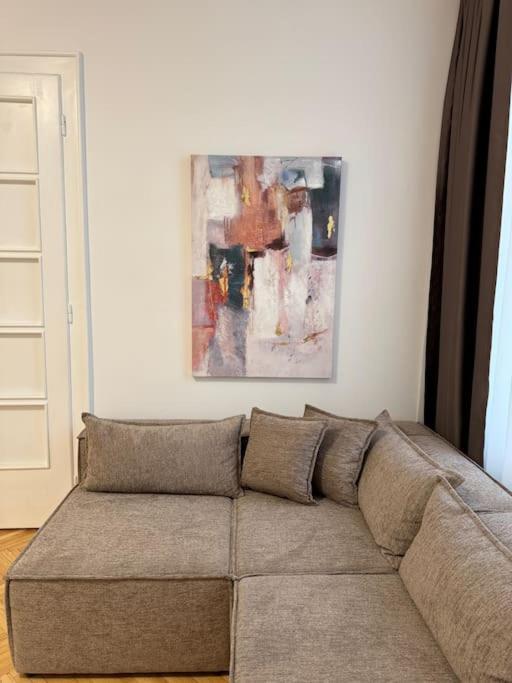 Modernes In Karlsplatz Naehe 15 Apartment