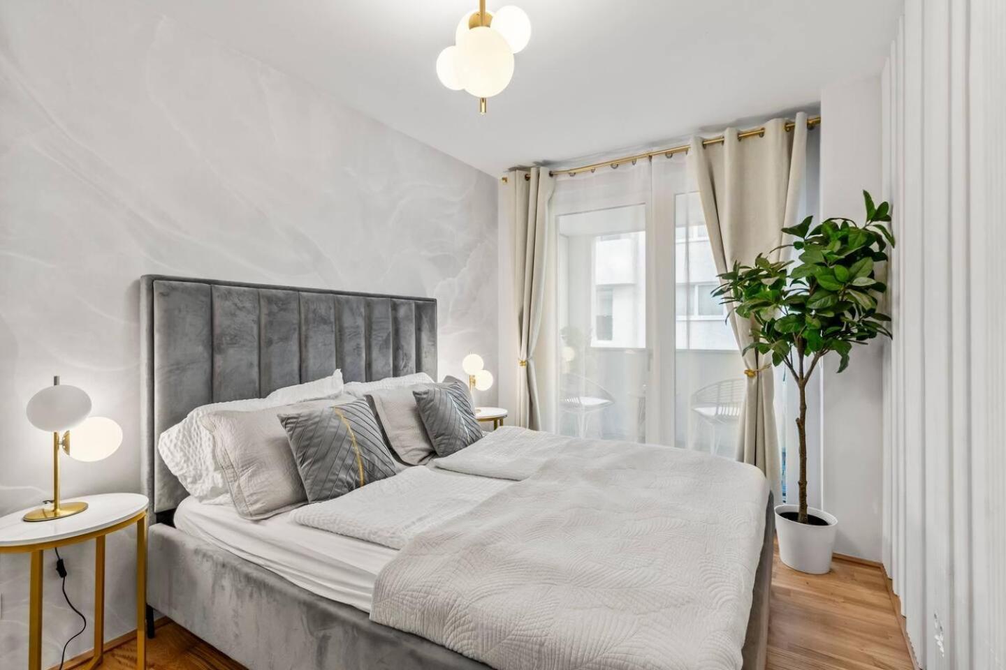 Apartment Balkon I Parkplatz I 5 Minuten Zum Einkaufszentrum I Schnelles Wlan *
