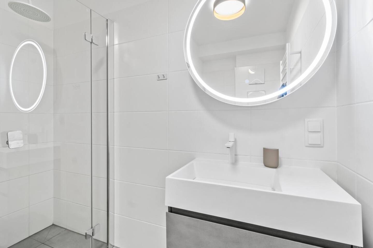 Apartment Balkon I Parkplatz I 5 Minuten Zum Einkaufszentrum I Schnelles Wlan