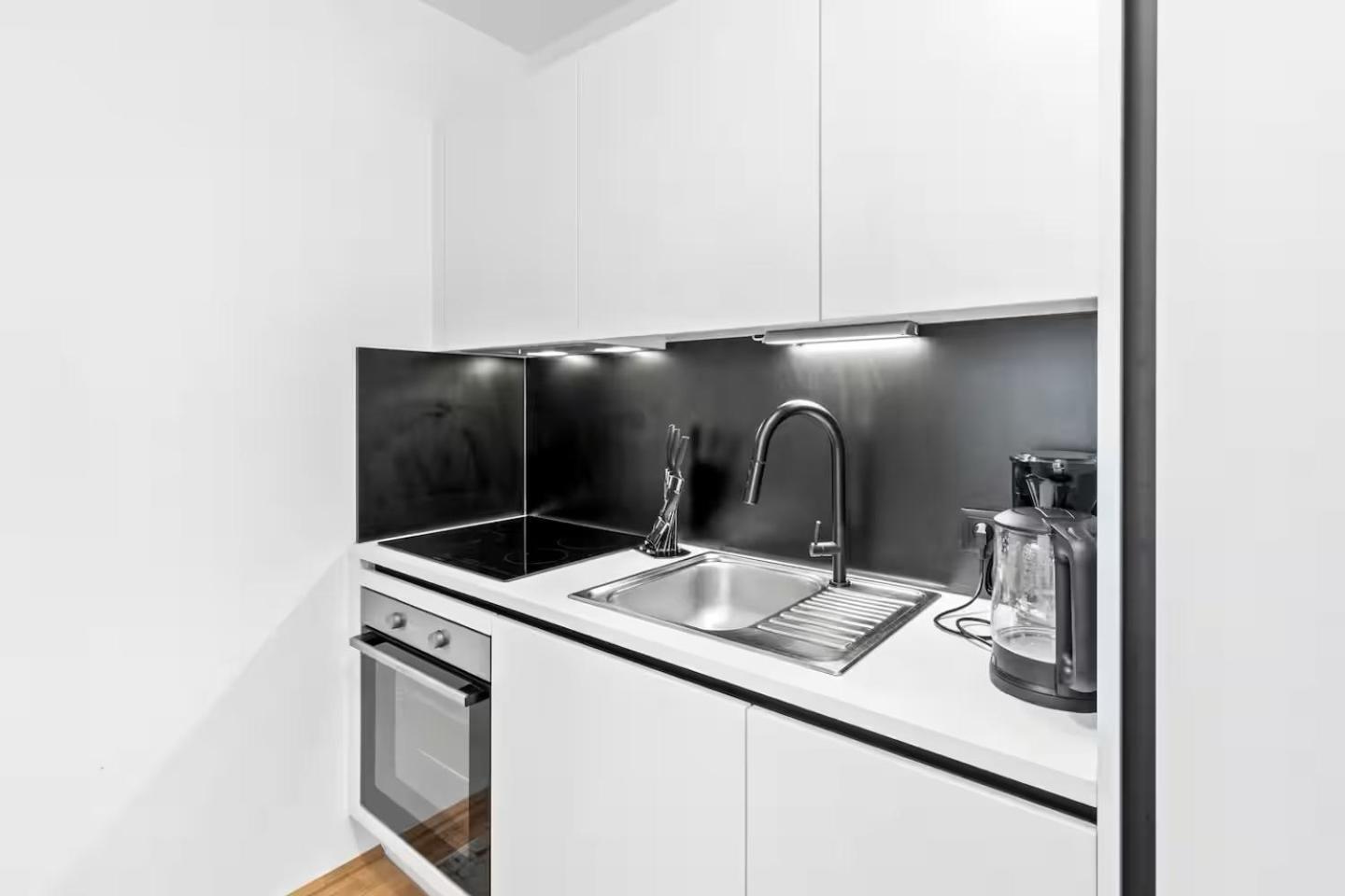 Balkon I Parkplatz I 5 Minuten Zum Einkaufszentrum I Schnelles Wlan Apartment *