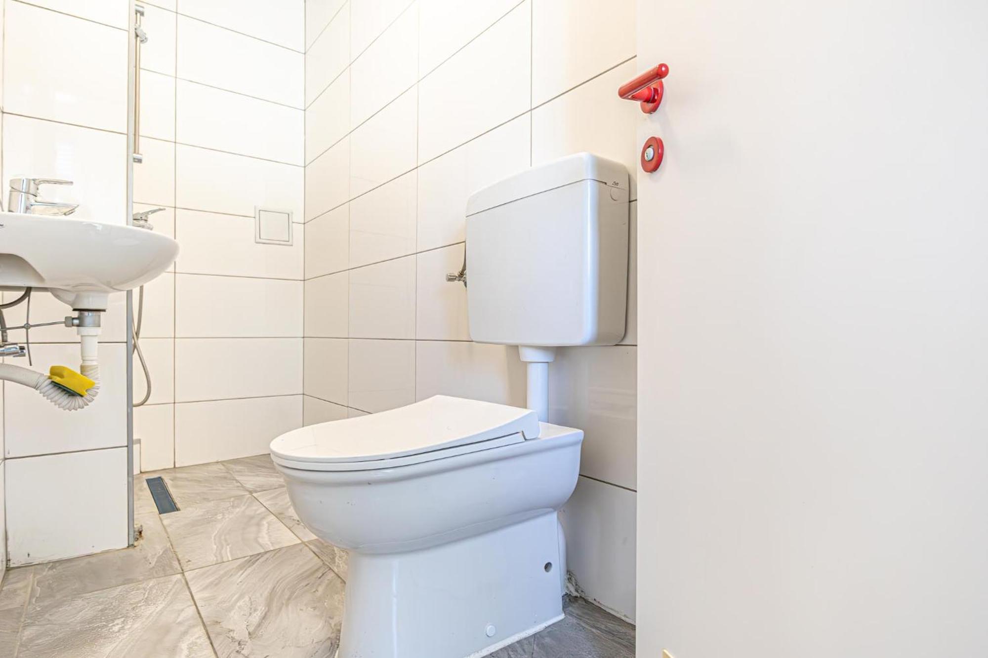 Hostel Near Schoenbrunn - Economy In Shared At Meidling Train Station