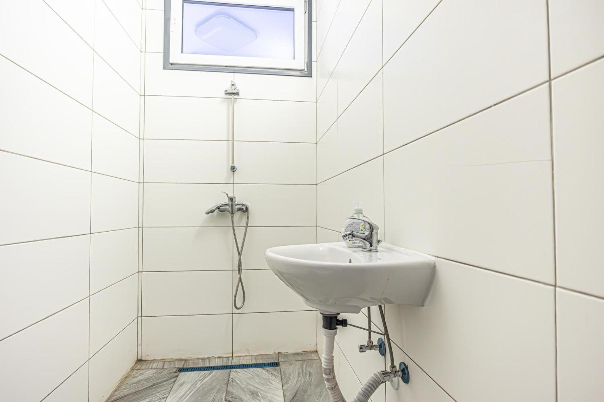 Hostel Near Schoenbrunn - Economy In Shared At Meidling Train Station