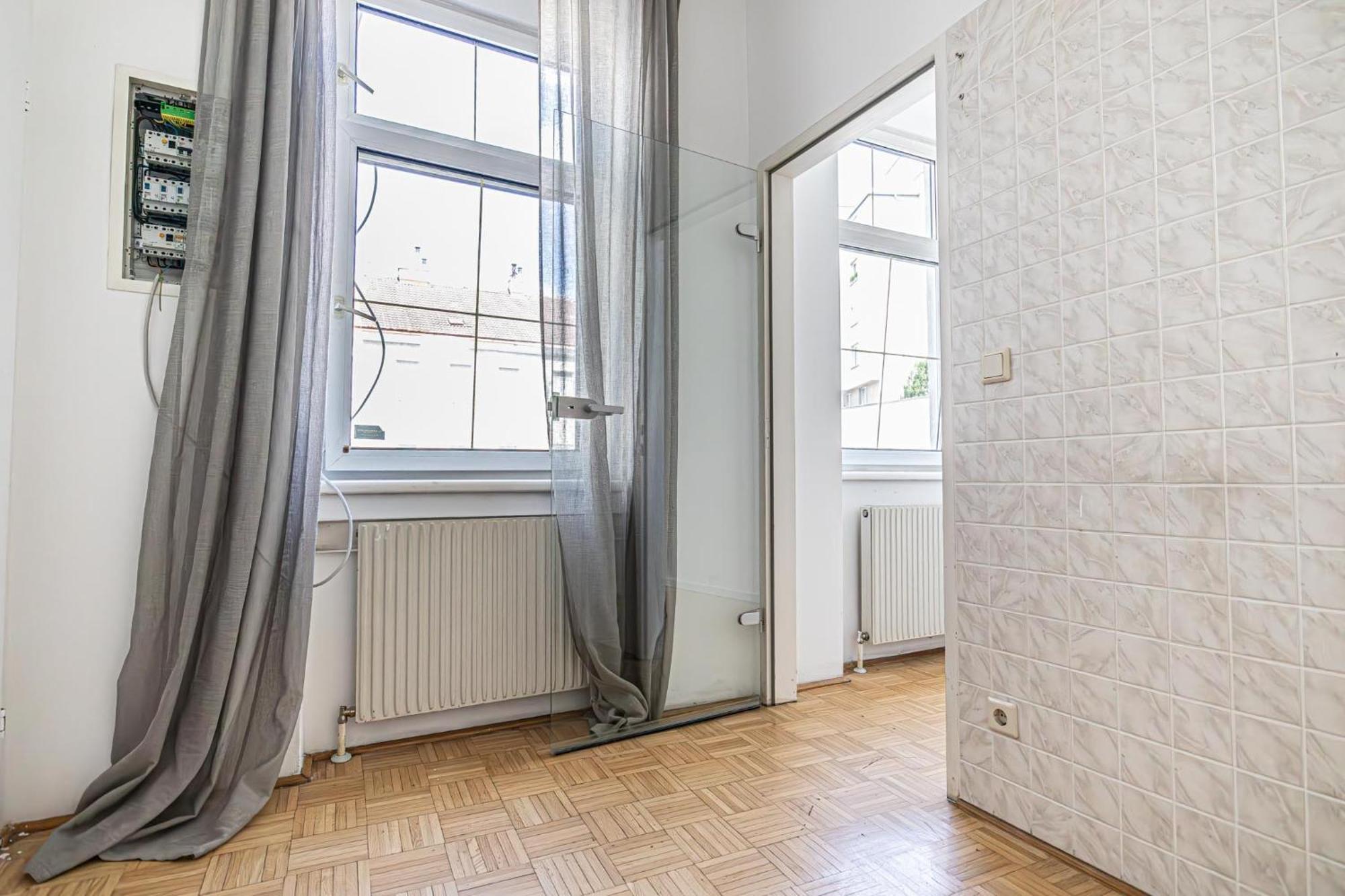 Hostel Near Schoenbrunn - Economy In Shared At Meidling Train Station *