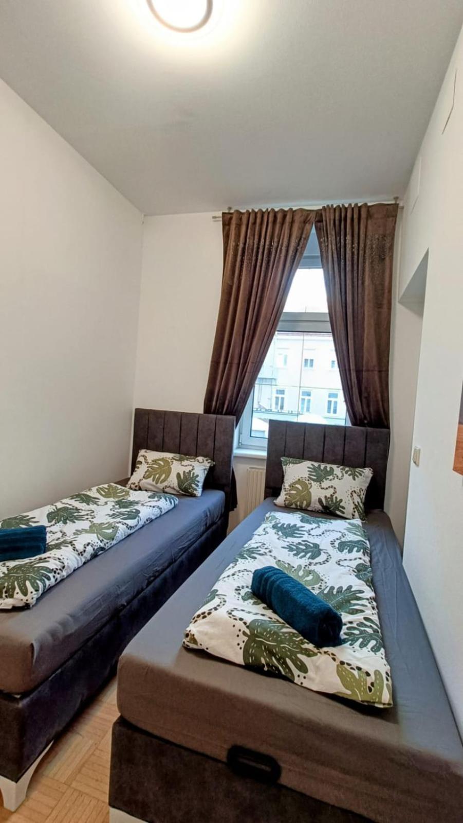 Hostel Near Schoenbrunn - Economy In Shared At Meidling Train Station