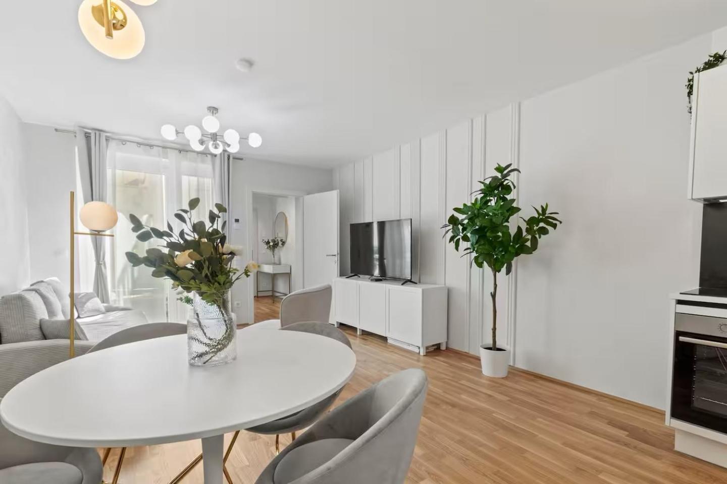 Apartment Balkon I Parkplatz I 5 Minuten Zum Einkaufszentrum I Schnelles Wlan