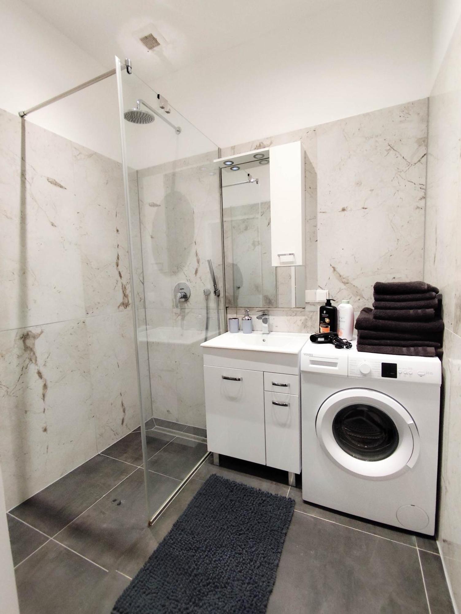 Cozy 2 In Location With Free Parking * Viena