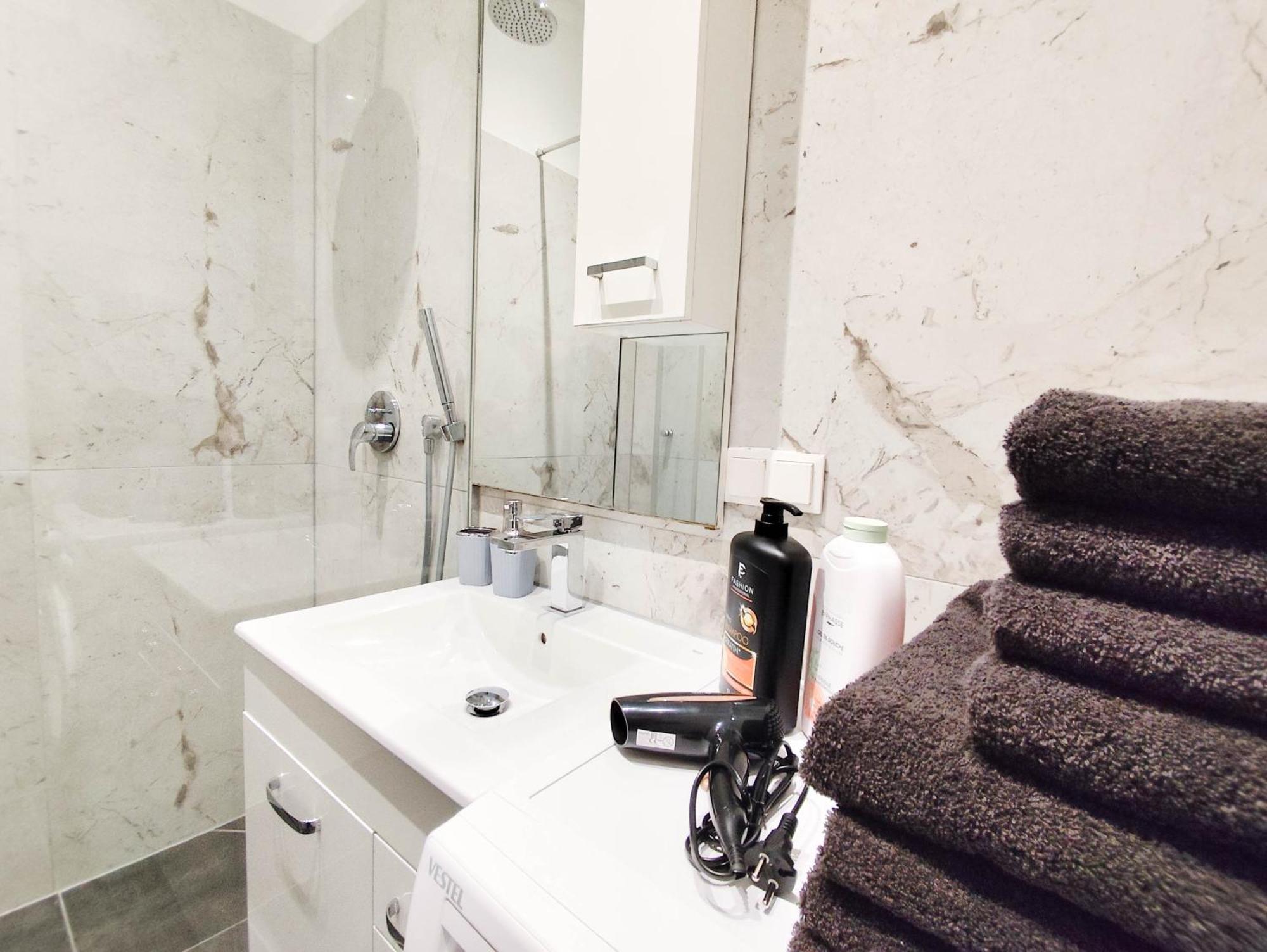 Cozy 2 In Location With Free Parking Apartamento *