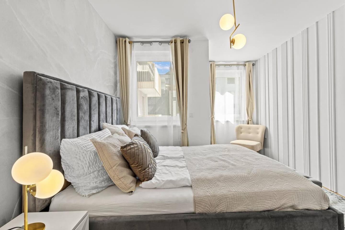 Apartment Balkon I Tiefgaragen Parkplatz I 5 Min Zum Einkaufszentrum I Schnelles Wlan