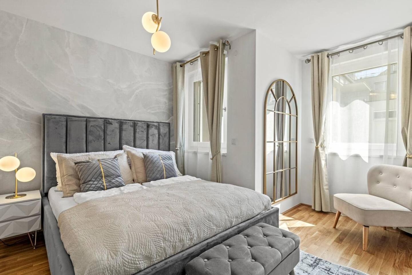 Balkon I Tiefgaragen Parkplatz I 5 Min Zum Einkaufszentrum I Schnelles Wlan Apartment *