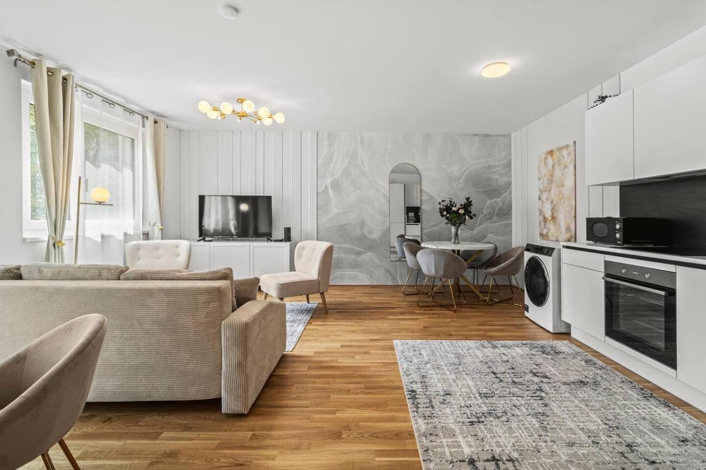 Apartment Balkon I Tiefgaragen Parkplatz I 5 Min Zum Einkaufszentrum I Schnelles Wlan *