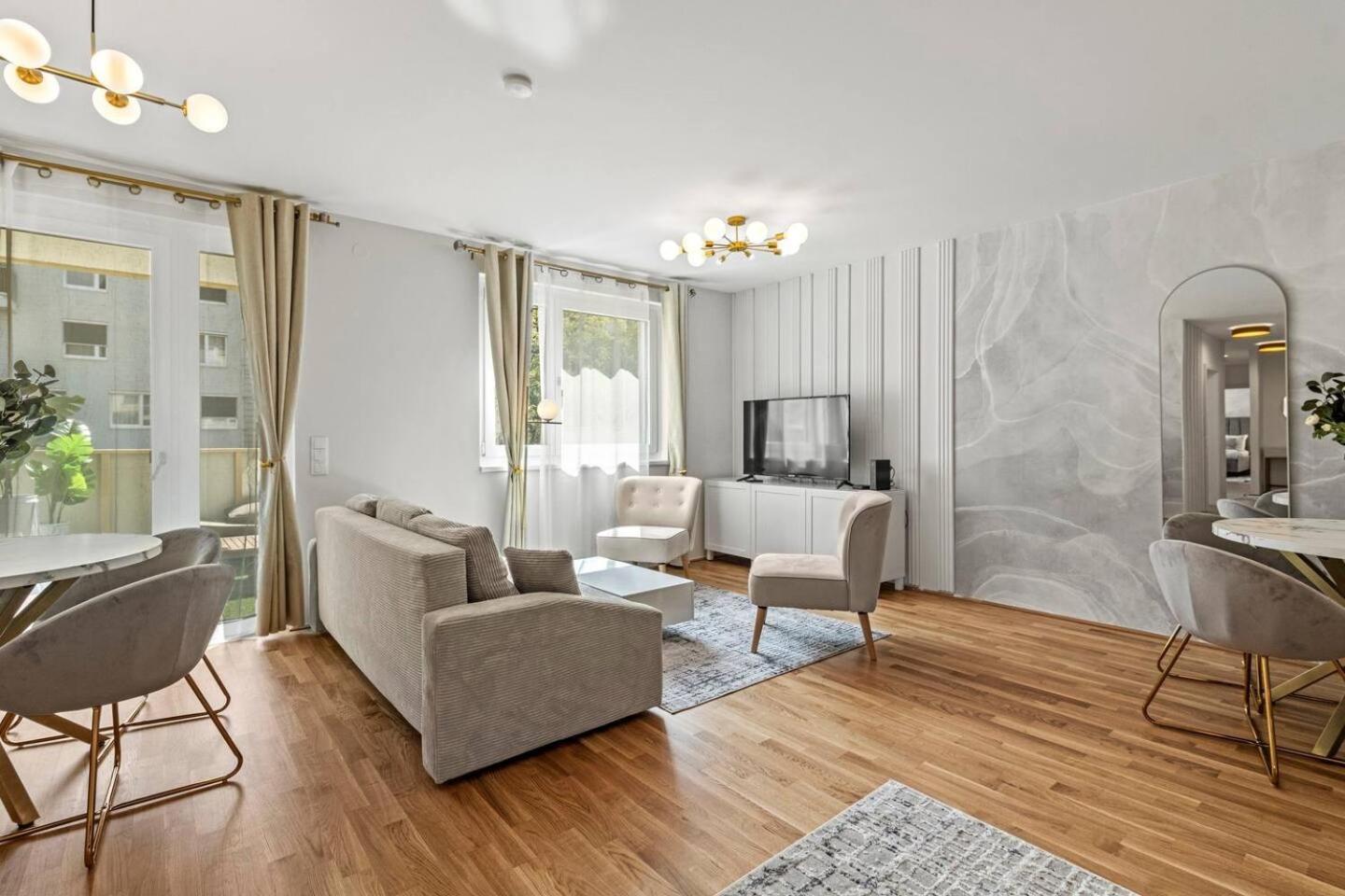 Balkon I Tiefgaragen Parkplatz I 5 Min Zum Einkaufszentrum I Schnelles Wlan Apartment