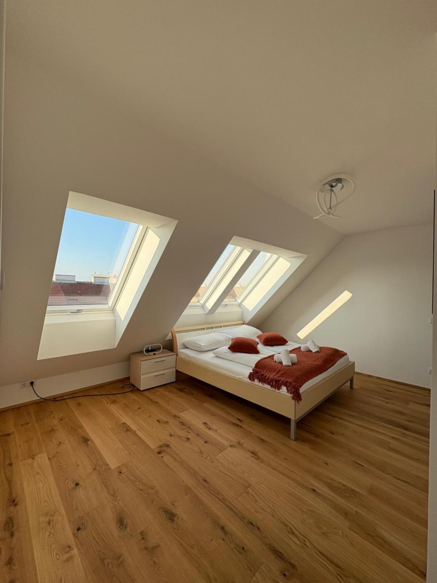 Feelhome-terrasse-4 Gaeste-wifi *