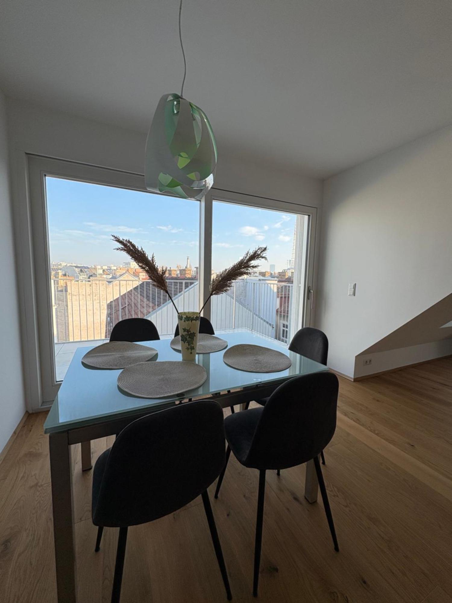 Feelhome-terrasse-4 Gaeste-wifi *