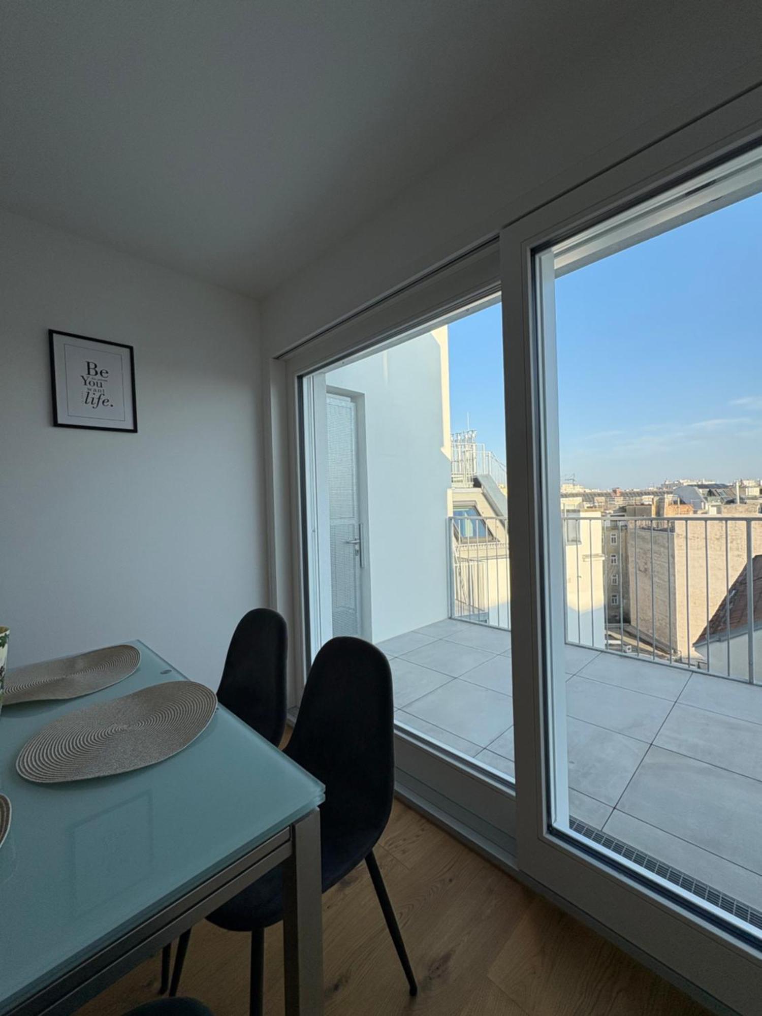 Feelhome-terrasse-4 Gaeste-wifi *