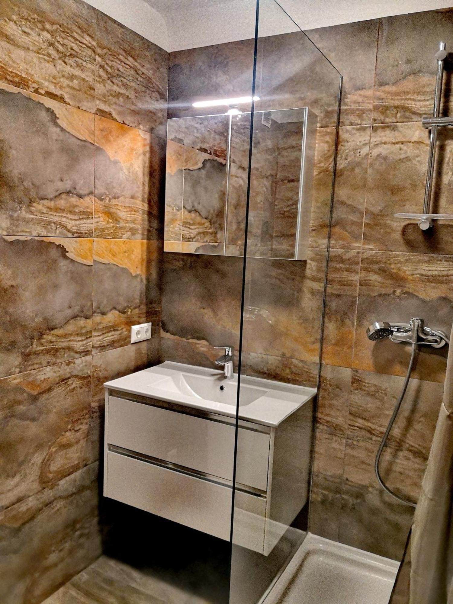 Central - 2 Bdrm * Vienna