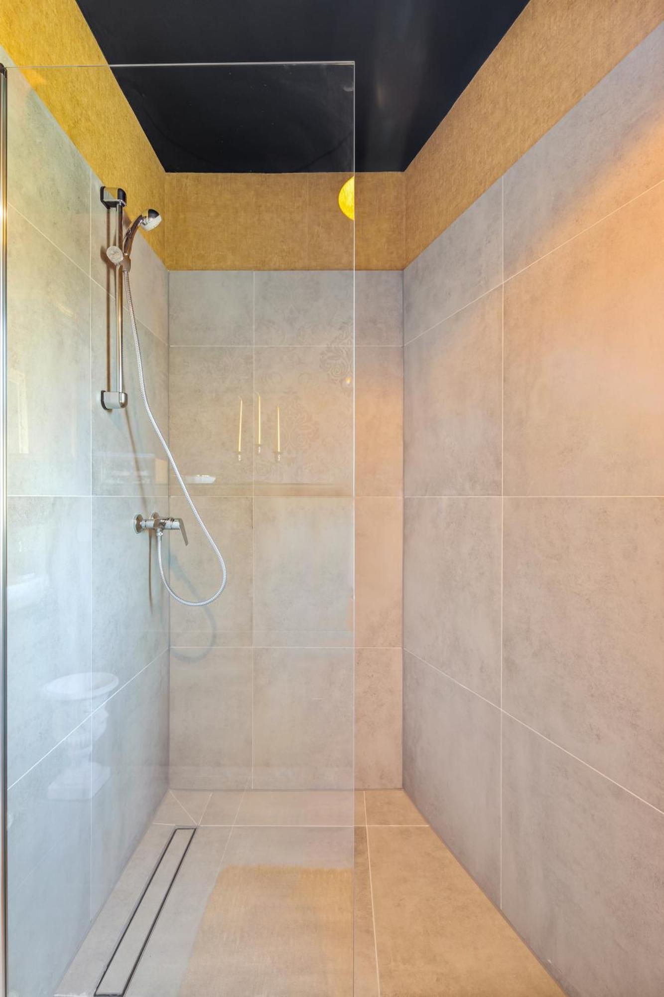 Black - Whirlpool Terrace - Free Parking - Wifi Apartment Vienna
