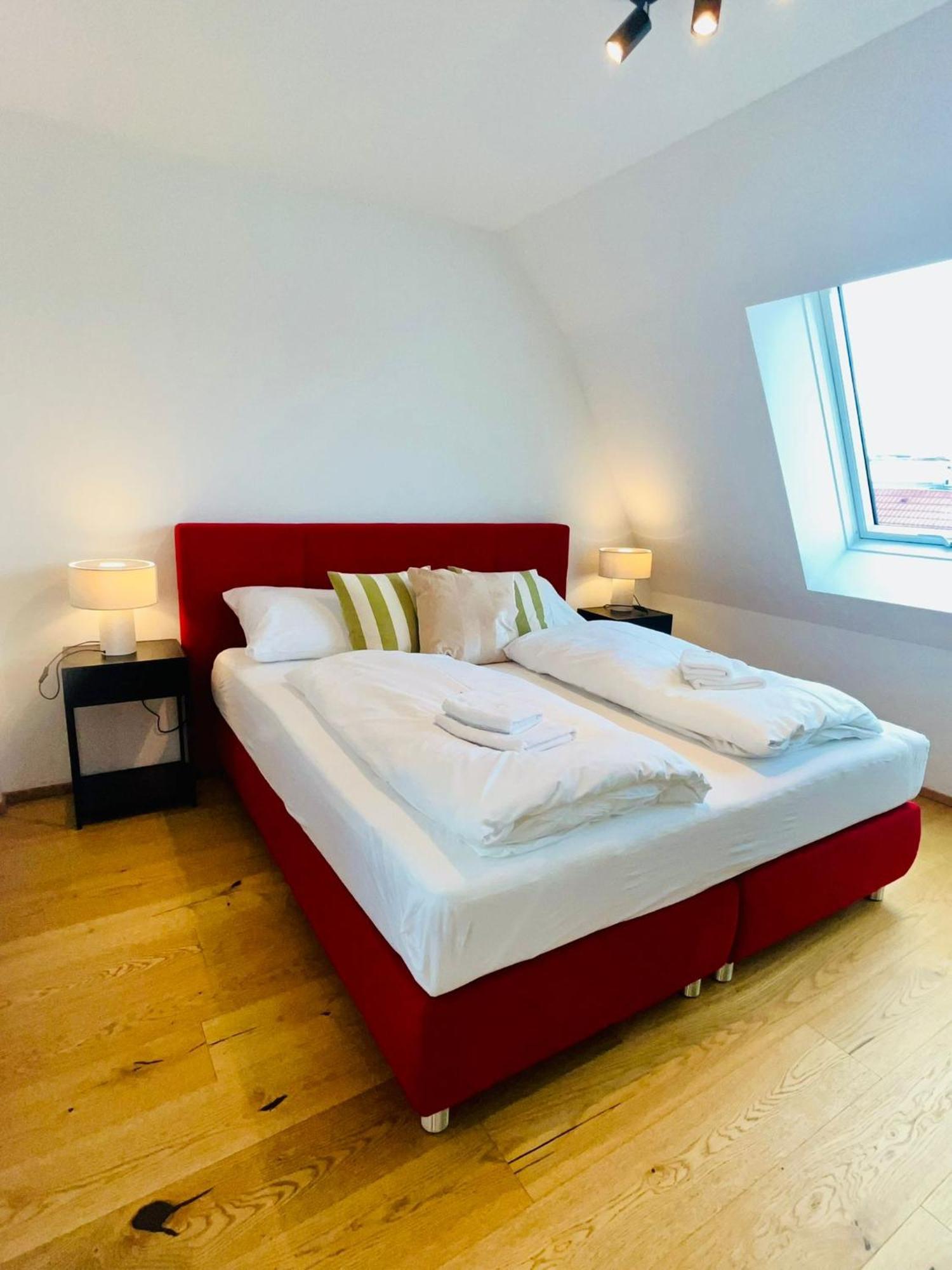 Orestaliving - Penthouse With Designer Renovation