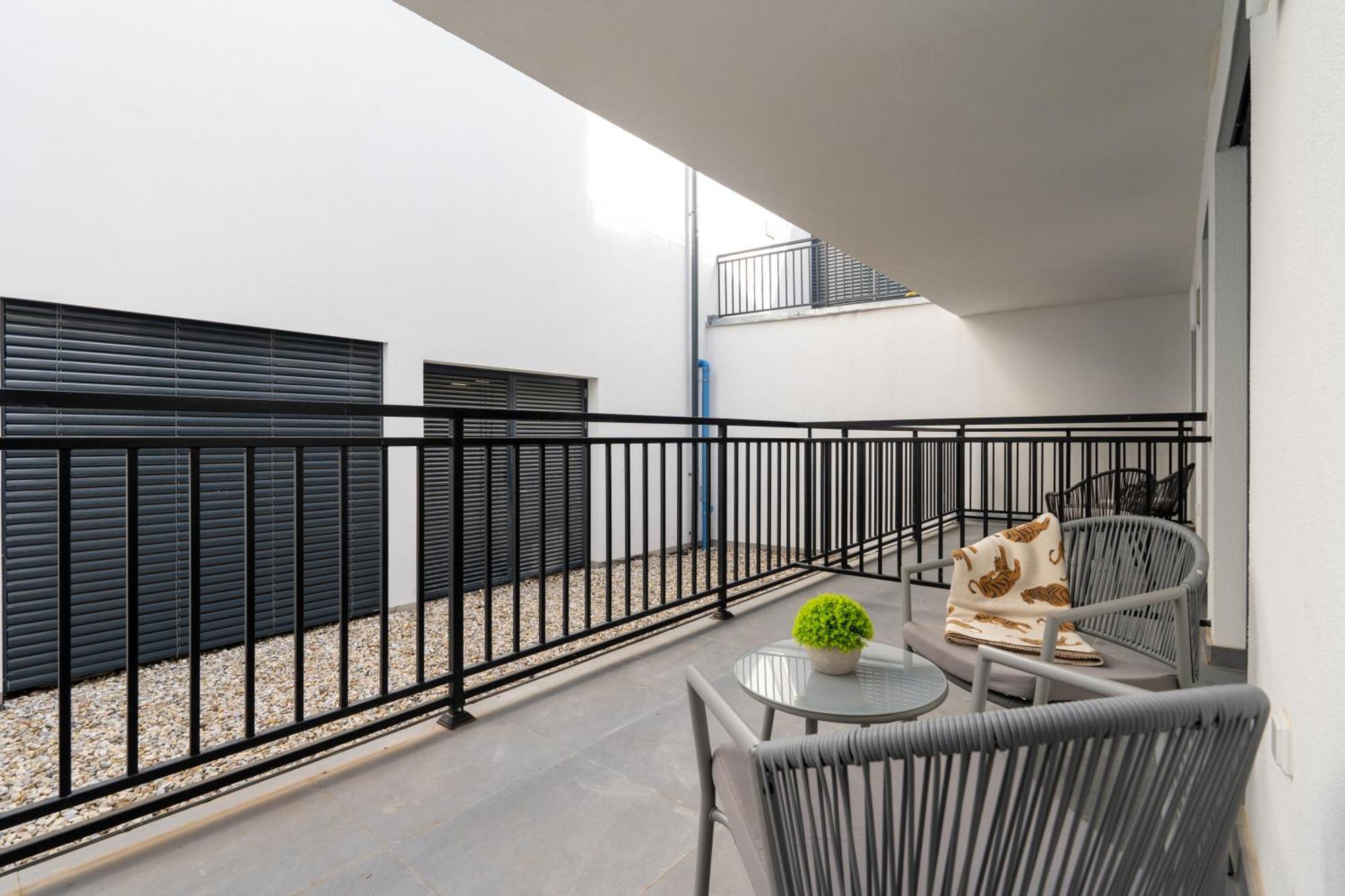 Sky Balcony Nook By Hm