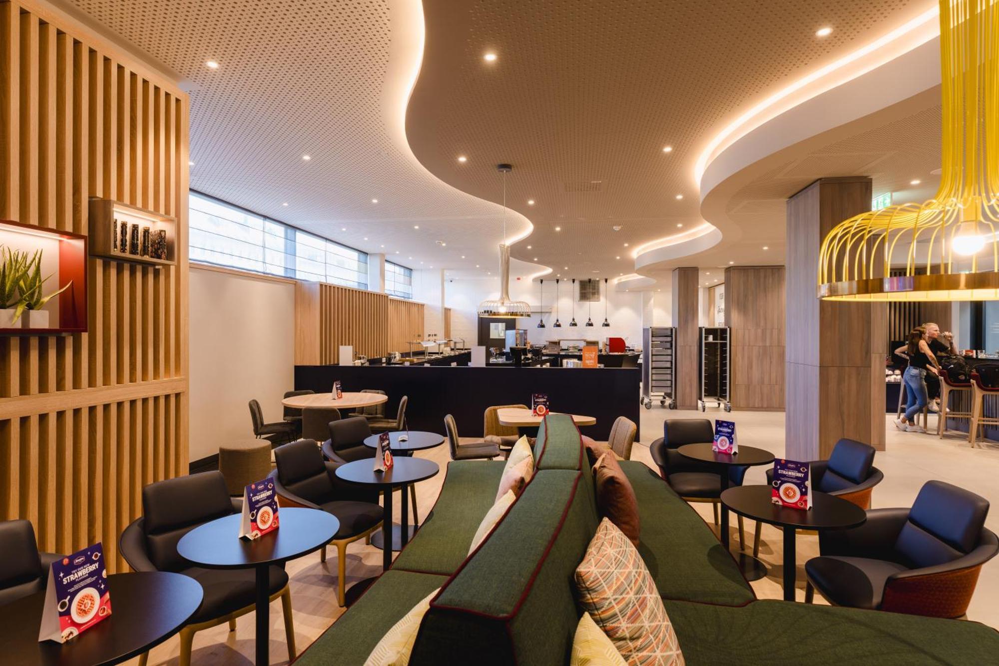 Hotel Hampton By Hilton West 3*