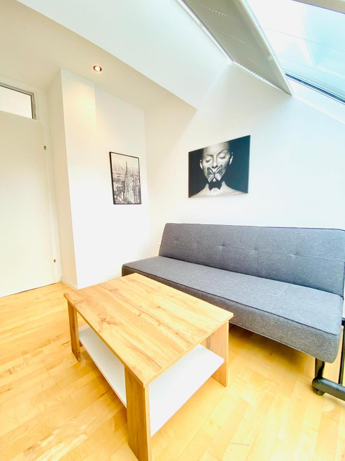 Comfy Central 4-bedroom Shared With Two Levels Apartment *