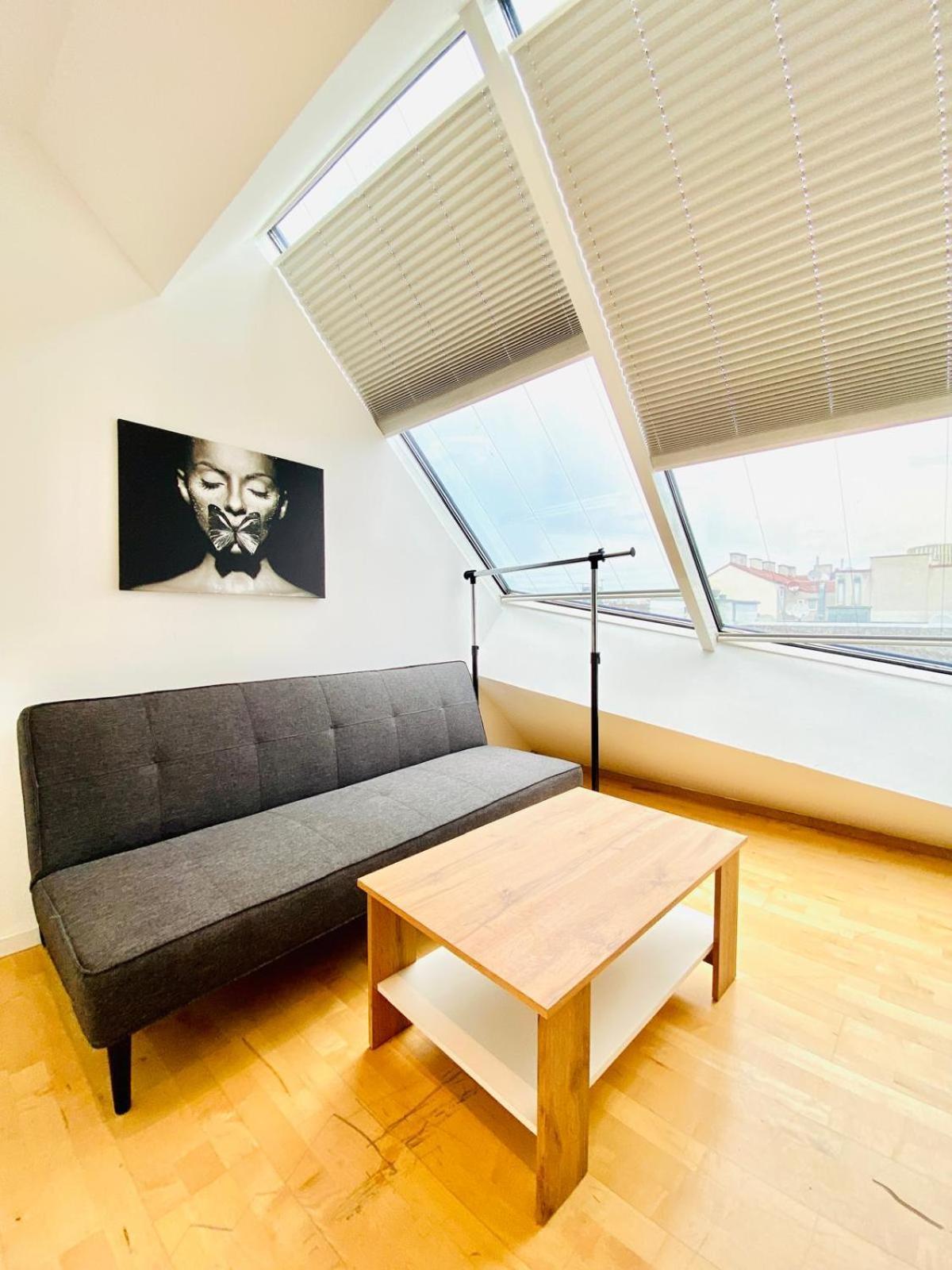 Comfy Central 4-bedroom Shared With Two Levels Apartment