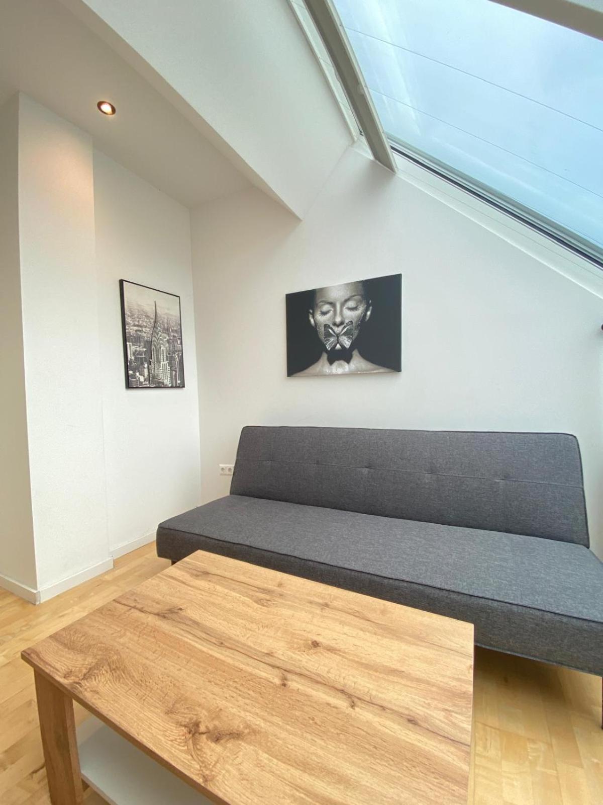 Comfy Central 4-bedroom Shared With Two Levels *
