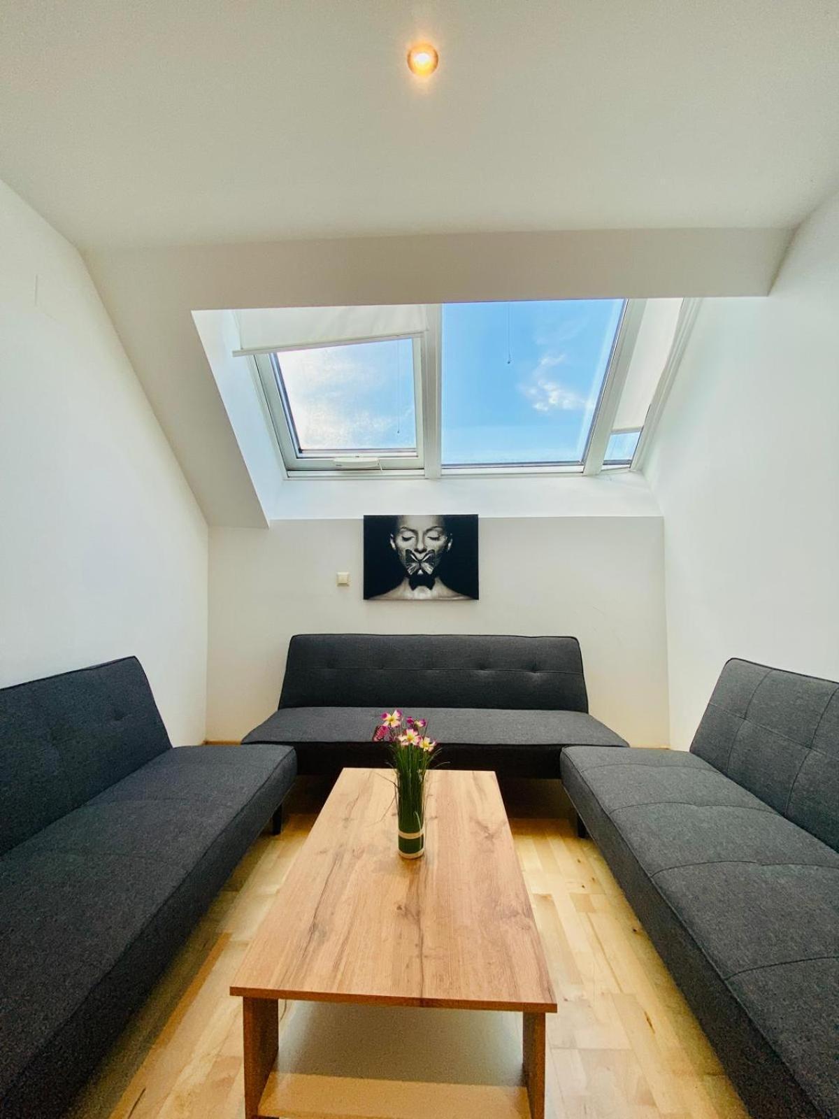 Comfy Central 4-bedroom Shared With Two Levels *