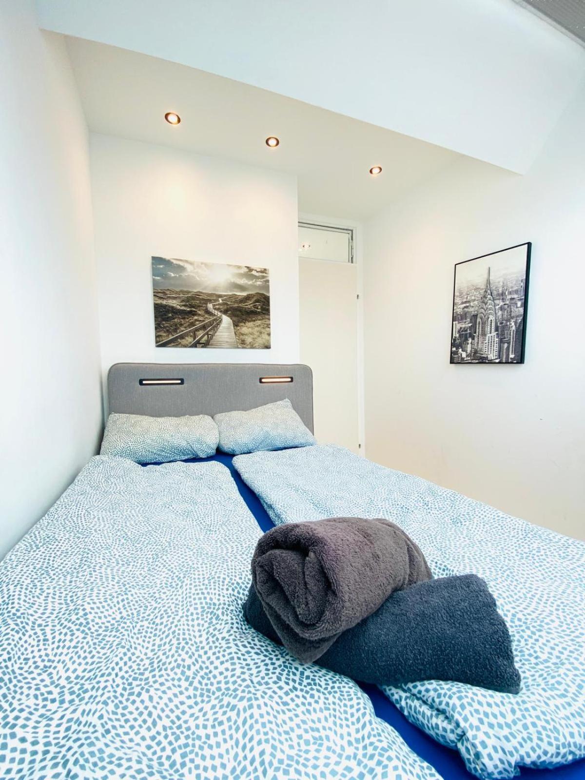 Comfy Central 4-bedroom Shared With Two Levels Apartment