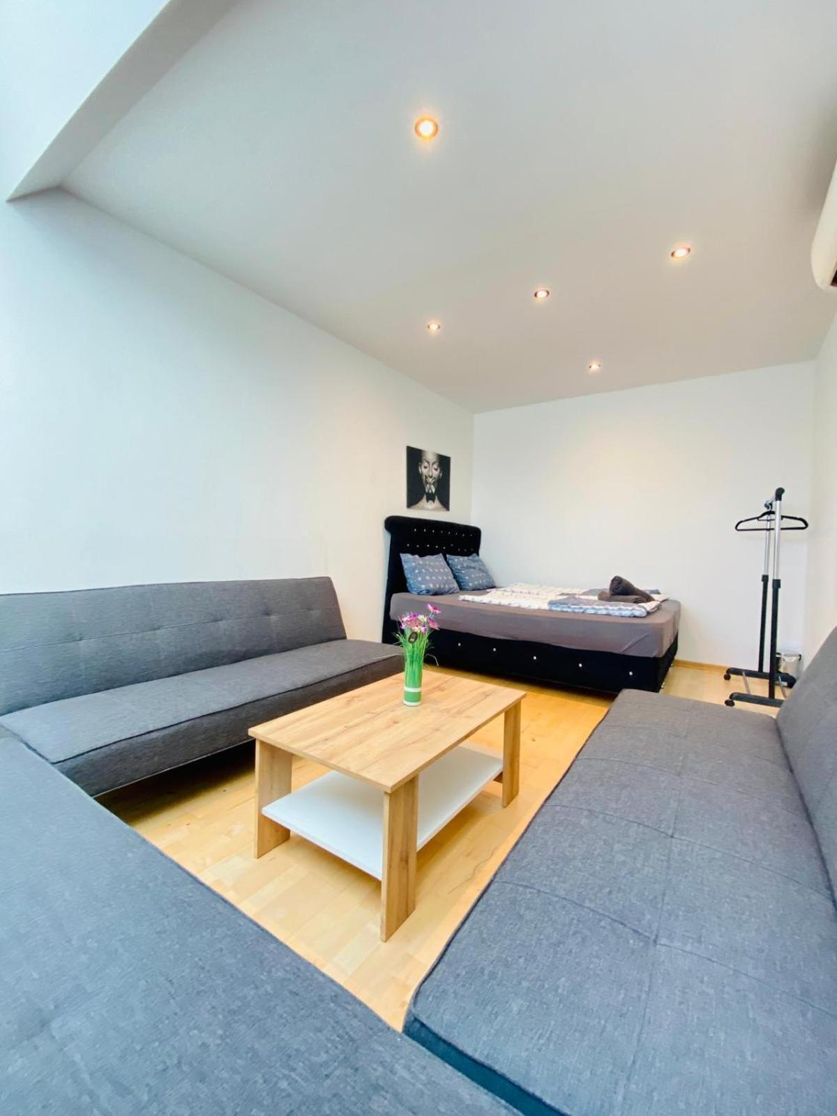 Comfy Central 4-bedroom Shared With Two Levels Apartment *